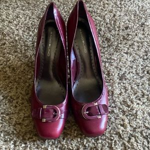 Bandolino burgundy heels